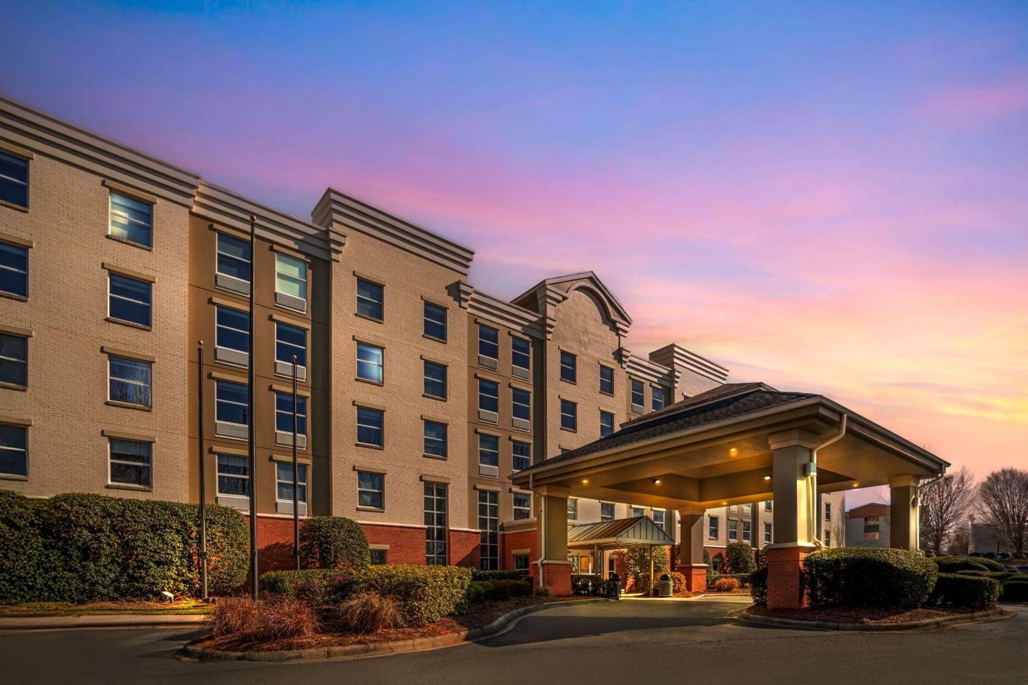 Comfort Suites Near Birkdale Village- Huntersville Esterno foto